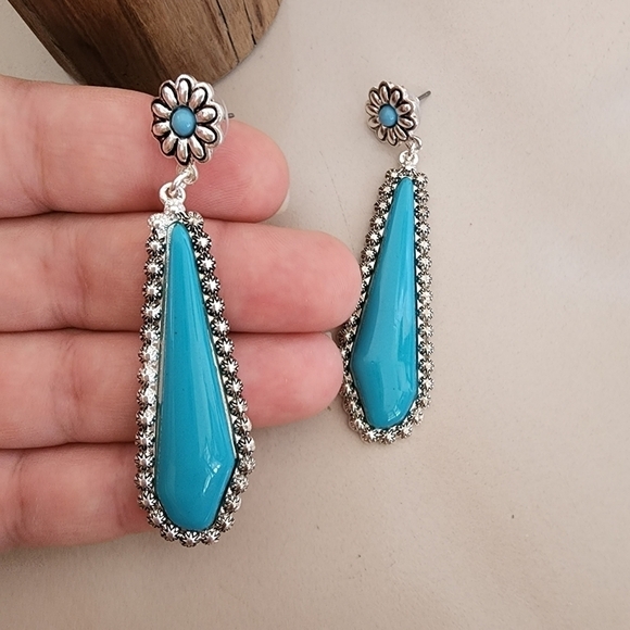 NEW Bohemian Turquoise Floral Antique Metal Dangle Earrings - Picture 7 of 9